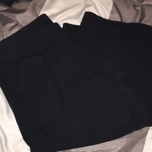 Black capris